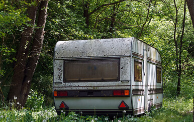 U Gorskom kotaru radno iskorištavali muškarca, oduzeli mu dokumente i nekretnine