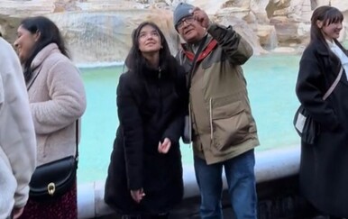 Sreća joj okrenula leđa: Pokušala baciti kovanicu u fontanu pa doživjela nezgodu