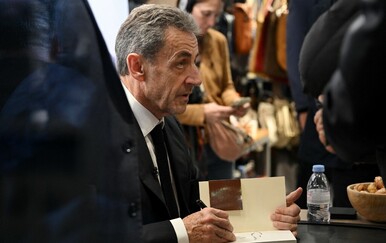Nicolas Sarkozy objavio memoare iz zatvora
