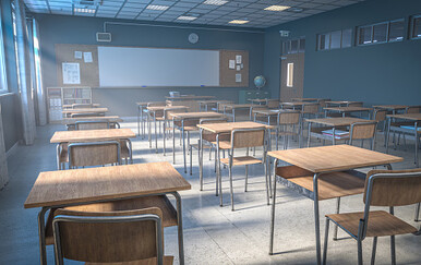 Djeca u beogradskoj školi u pernicama pronašle prijeteće poruke: "Sutra donosim pištolj"