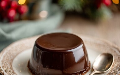 Kremast, hrskav i čokoladan: Recept za prefini desert koji miriše na rum i bademe