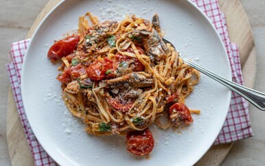 Tjestenina sa srdelama i rajčicom recept