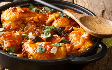 Recept za svaki dan: Zapečeni pileći zabatak u bogatom umaku od luka