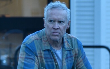 Tate Donovan snimljen u vožnji biciklom