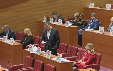 Sabor raspravlja o 250 amandmana na novi Zakon: "Predajete hrvatski prostor"