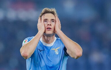 VIDEO Tomi Bašiću izravni crveni karton u ludoj pobjedi Lazija: Slavili s devetoricom