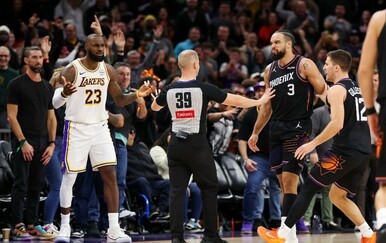 VIDEO Pogledajte kako je LeBron James potpuno izgubio živce, nasrnuo je čak i na - suca