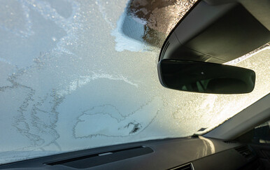 Stakla automobila vam se zamrzavaju iznutra: Evo zašto dolazi do toga