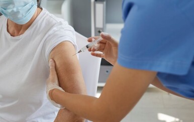 Prvo cjepivo u svijetu koje je dizajnirala umjetna inteligencija testirano prvi put i na ljudima
