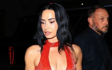 Demi Lovato u raskošnoj haljini pokazala svoju novu liniju