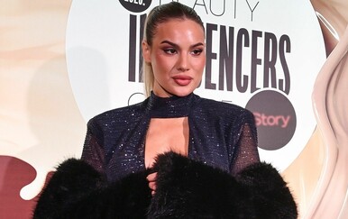 Influencerica Ivana Mišković privukla poglede izdanjem s prorezima
