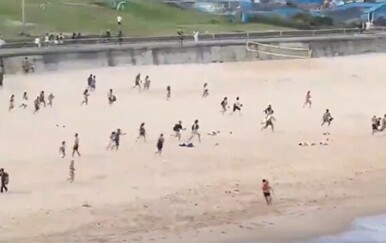 VIDEO Objavljena snimka početka pucnjave u Australiji, ljudi naglo počeli bježati: "Zaključajte vrata!"