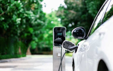 EU odgađa prelazak na eletrične automobile