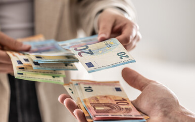 Panična navala na mjenjačnice u Srbiji: Mijenjaju dinare za eure. Što se krije u pozadini?