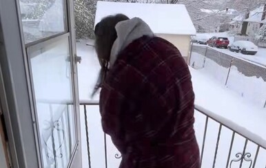 Dosadilo im čišćenje snijega i leda sa stepenica, pogledajte jednostavno rješenje kojim su oduševili internet