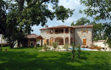 FOTO Prodaje se luksuzna kamena vila s pogledom na more