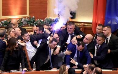 VIDEO Tučnjava u albanskom parlamentu