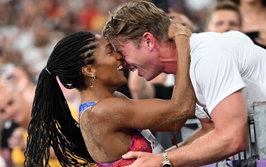 Ljubavna priča Tare Davis-Woodhall i Huntera Woodhalla