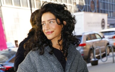 Tko je Odessa A'zion?