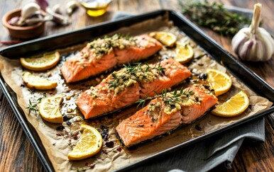 Brzo, jednostavno i jako fino: Losos s timijanom, limunom i krušnim mrvicama