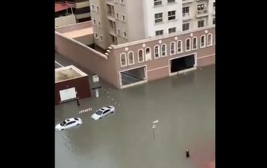 Kiša pretvorila pustinju u kaos: Dramatične scene iz Dubaija