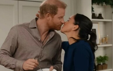 Princ Harry i Meghan Markle objavili fotografiju s djecom povodom Božića