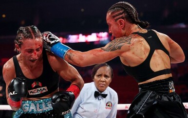 Najzgodnija boksačica svijeta u ringu, obranila je titulu: "Krvi je bila posvuda po ringu"