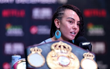 Najzgodnija boksačica svijeta u ringu, obranila je titulu: "Krvi je bila posvuda po ringu"