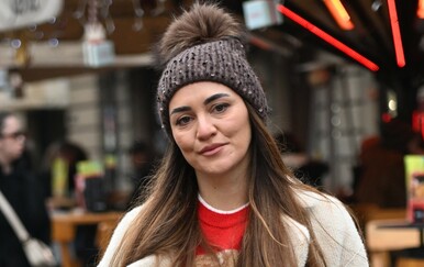 Ulična moda: Zagrebačko izdanje u mini suknji i razigranom džemperu