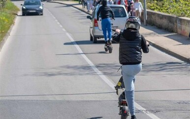 Maloljetnik u Umagu vozio prejaki romobil, policija mu oduzela i petarde: "Roditelji bi o ovome trebali voditi računa"