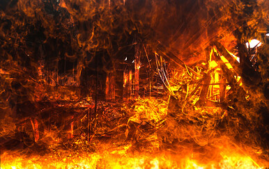 Policija istražuje: Tko je usred noći zapalio hangar s brodovima?