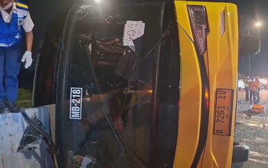 VIDEO Strašna prometna nesreća: Najmanje 16 poginulih, drugi putnici se bore za život