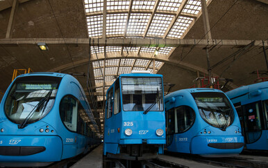 VIDEO Raspašoj na božićnom domjenku sindikata ZET-a: Muškarac gol plesao na stolu, izbila brutalna tučnjava s bendom