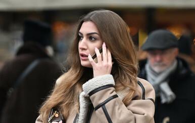 Ulična moda Zagreb u tajicama i papučama s krznom