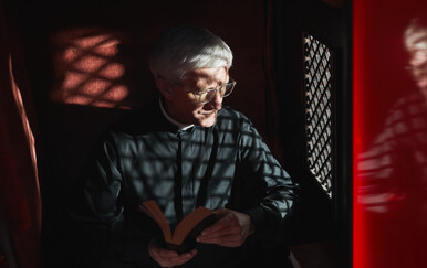 Kako se piše: ispovjed ili ispovijed