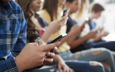 Školska kazna izazvala polemike: Dječaci širili AI fotografije djevojčica, prošli bez sankcija