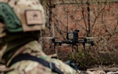 Orqa Globalnim programom distribuirane proizvodnje zaobilazi Kinu i povećava kapacitet na milijun dronova godišnje