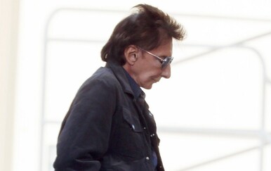 Barry Manilow ima rak pluća