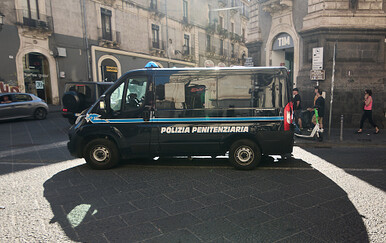 Italija uhitila dugo traženog mafijaškog šefa u tajnoj sobi stana u Napulju