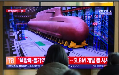 Kim Jong Un promatrao izgradnju podmornice i nadgledao lansiranje rakete