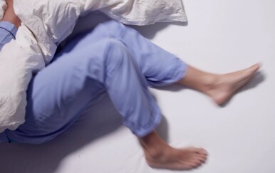 Liječnici upozoravaju: Sindrom nemirnih nogu možda je rani znak ozbiljne neurološke bolesti!