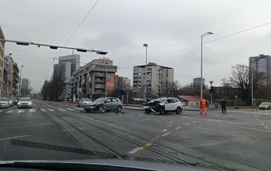 Prometna nesreća kod Vjesnika: Sudarili se automobili