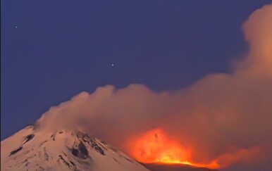 Erumpirala Etna! Vulkan izbacuje lavu, pada pepeo, čuju se eksplozije