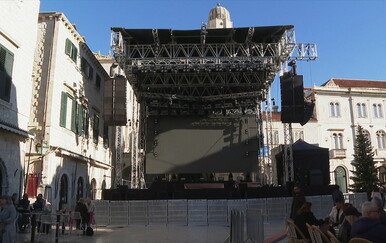 Betonski blokovi na Stradunu razljutili građane: "Dođe čovjeku plakati"