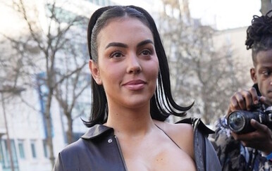 Kako tjelohranitelji štite Georginu Rodriguez od fotografa?