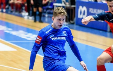 VIDEO Sramota u Rijeci: Huligan pljunuo Dinamova igrača, klub ga pretvorio u klauna