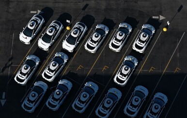 Ova su vozila skupa i prepuna napredne tehnologije, no ponekad je potrebno platiti da im netko - zatvori vrata