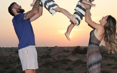 Duje Ćaleta-Car i supruga Adriana obiteljski uživaju u Dubaiju