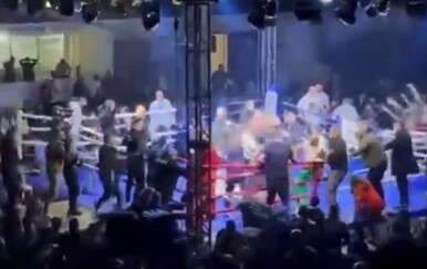 VIDEO Opći kaos u Srbiji: Nokautirao domaćeg kickboksača, publika ušla u ring i prebila njega