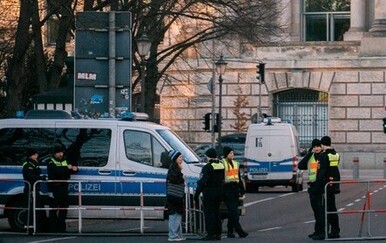 Spektakularna pljačka: Lopovi probili zid sefa i pobjegli s novcem, policija na nogama